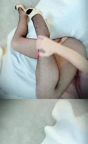 amateur blonde solo webcam
