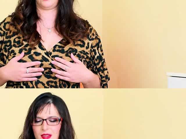 Milf Bonnie rubs herself with a dildo