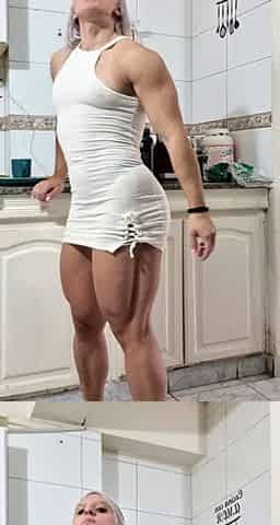 Urine fetish babe masturbates in her pee