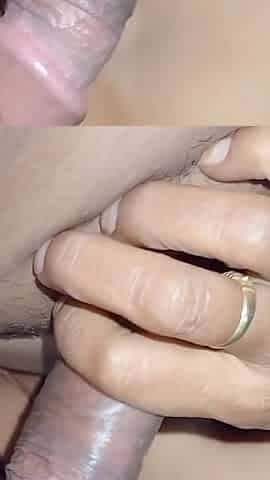 Indian Sexy Bhabhi Gives Oil Massage to Her Boyfriend