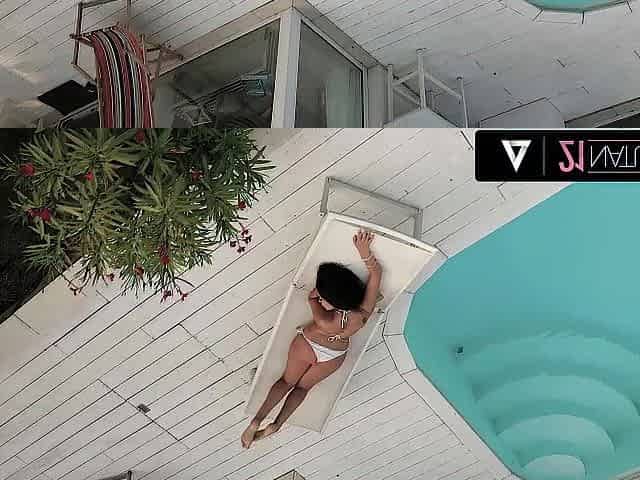 Gorgeous Girl Gets Her Feet Covered In Cum