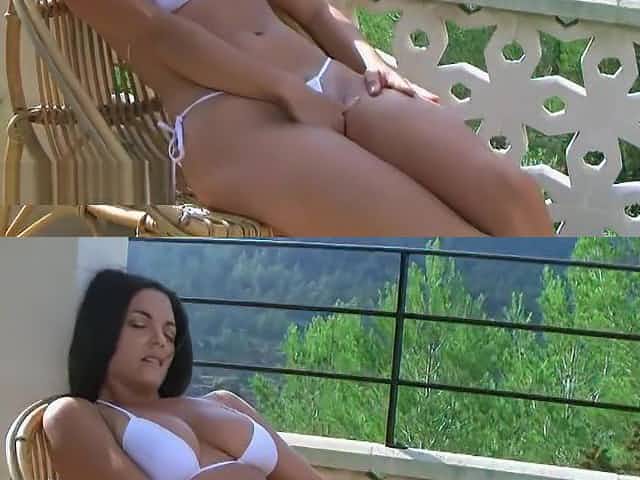 bikini pissing