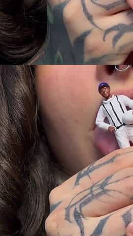 The Giantess Falls in Love with You and Uses You to Do Ass-to-mouth with Your Small Body