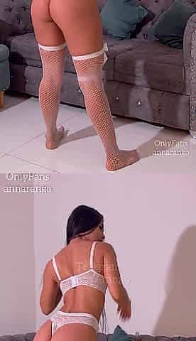 SEXY LATIN CHICK SHAKES HER BUTT