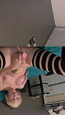 Joy solo with sextoy