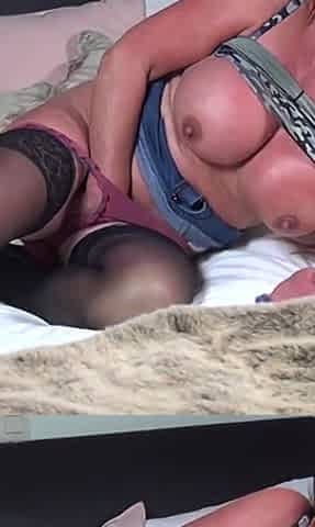 Busty Belgian Mature Lady Saskia Stuffs Her Pussy