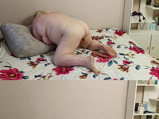 Stepmom's Morning Started with Big Pussy Masturbation