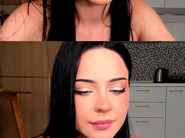 Natural brunette solo toying