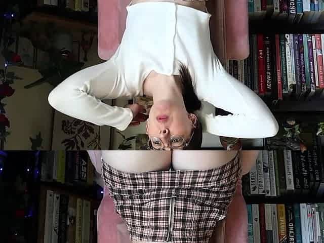 Amateur Webcam Teen Flashes Masturbates