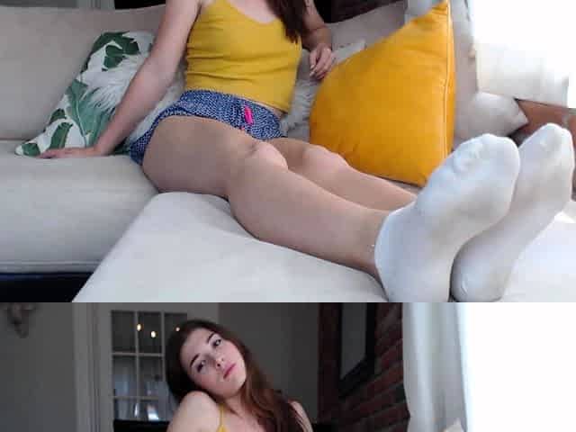 Cute amateur webcam teen girl toying pussy on webcam