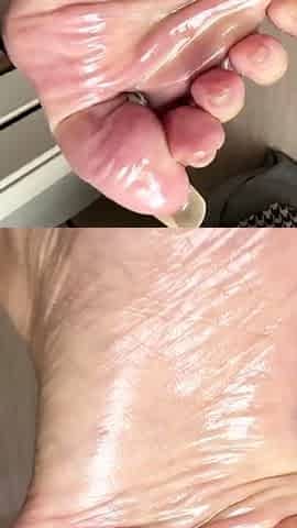 Solo masturbation and the foot fetish