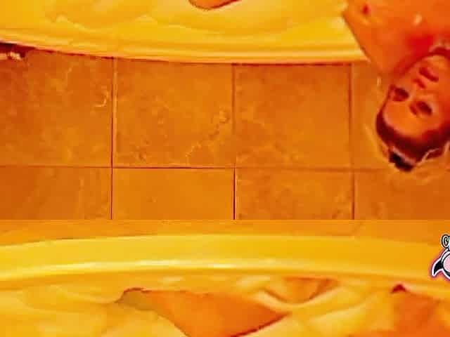 Hot mother I'd like to fuck takes a bubble baths and gets Freaky!