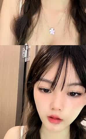Amateur Webcam Cute Teen Plays Solo
