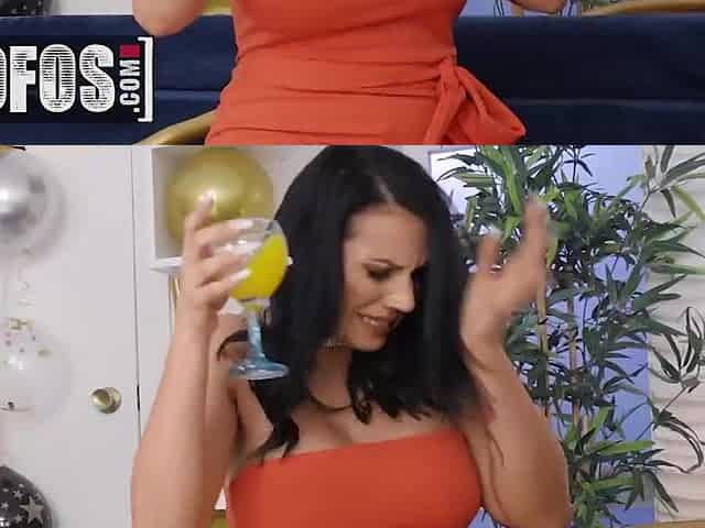 Jolie Love Catches Venom Evil Sucking Her Boyfriend's Big Cock And Decides To Join Them For Sex On T3 T