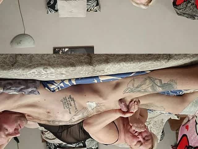 Oral Sex with a Neighbor and Hot Thick Cum Flows From the Penis