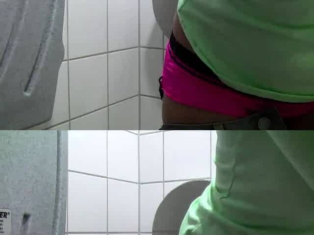 Amateur blonde having solo pleasure