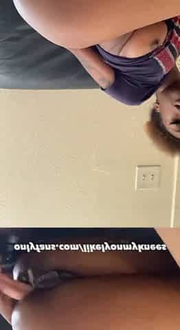 Black girl fucking her ass with a dildo