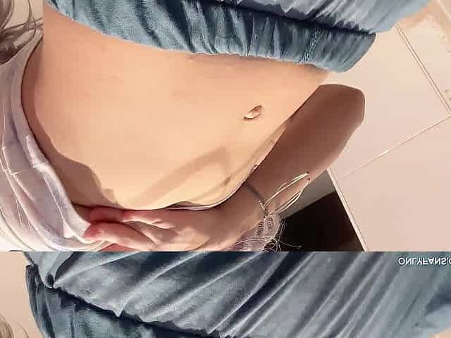 Cute amateur college gal squirts and soaked her pants deliciously