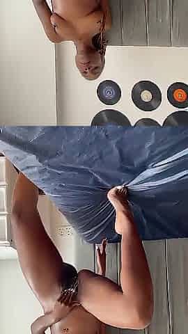 black gal enjoys unfathomable mouth squirt ritual