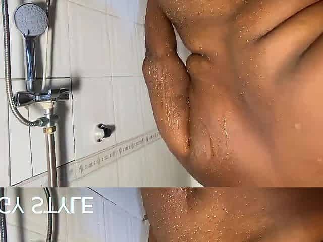 Feeling My Lesbo Vagina in the Baths to Cum
