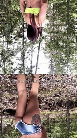 Masturbating solo babe loves her toys