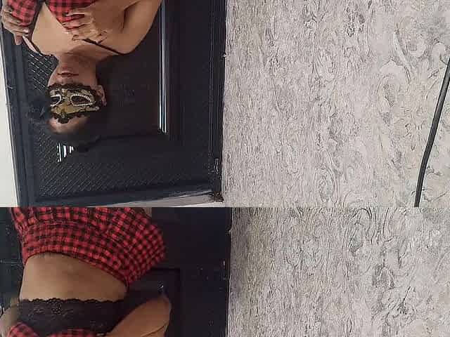 EXOTIC DANCER WARMING UP WITH HER OPEN TWAT
