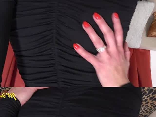Slender mother I'd like to fuck Veronique Likes To Show Off & Rub Her Beefy Snatch Lips