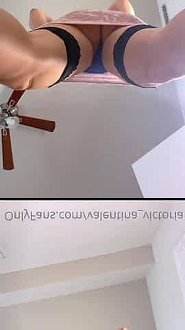 Close up MILF masturbation