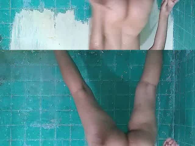 My 1st double penetration with Double Penetration dildos in the bath