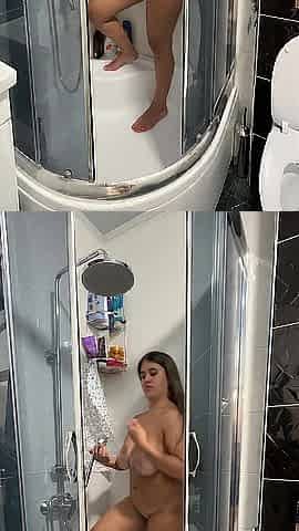 mother I'd like to fuck Washes In The Shower