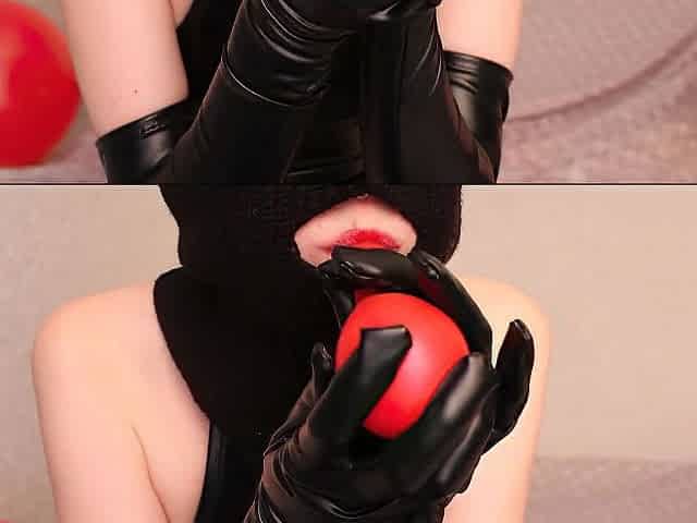 SLIM BEAUTY IN LATEX BLOW BALLOONS / SQUEEZE AND PLAY WITH LATEX GLOVES / ASMR