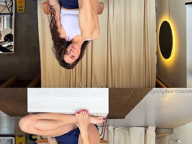 Smokin Hot Babes With A Foot Fetish