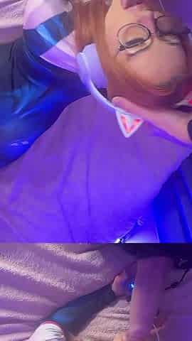Hot Gamer Girlfriend Interrupts Game to Blow BF Till Facial