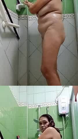 She's Take a Bath and Play Her Big Tits and Tight Pussy