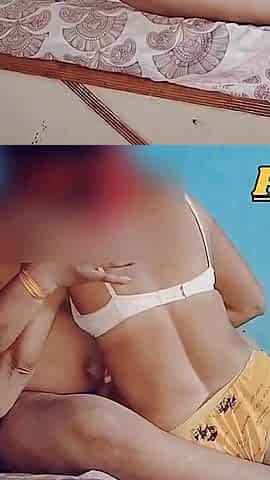 Desi Curvy Girl's Boyfriend Leaves His Girlfriend in Anger