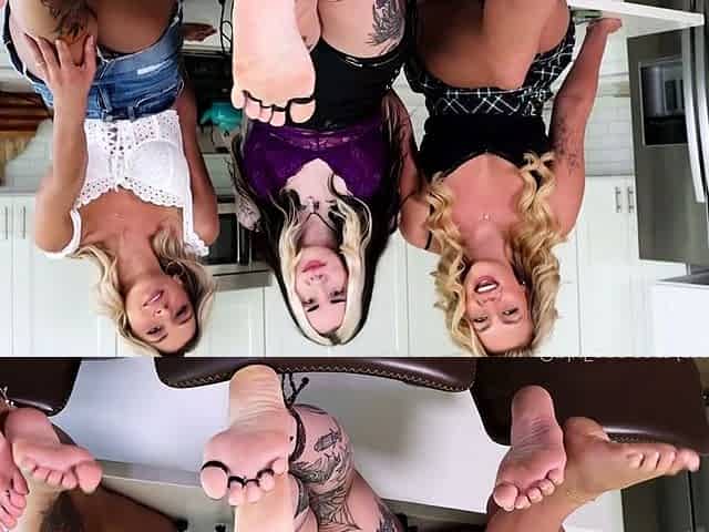 Retro lesbian foot fetish