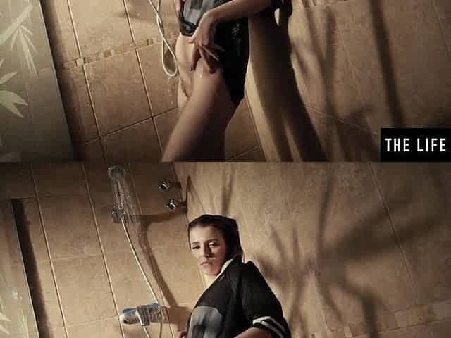 See cute hotty get juicy as this babe rubs her cunt in the shower