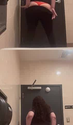 Big Booty Teacher loves Spreading her Ass in Public