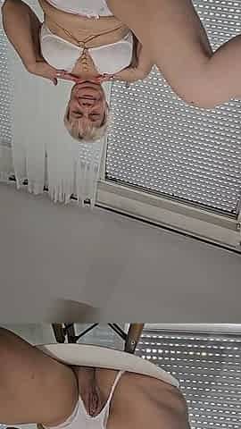 Fingers in Pussy and in Ass a Good MILF Slut