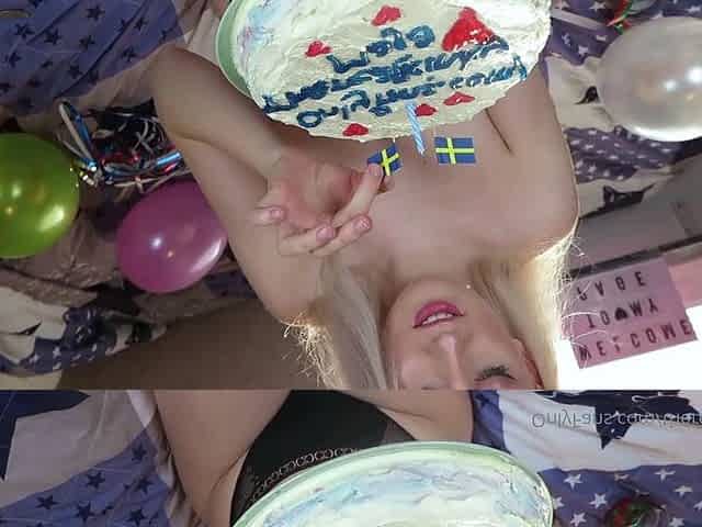Big boobs milf masturbates with her dildo