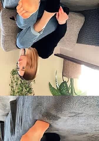 Goddess Aven Feet worship Ignoring barefoot