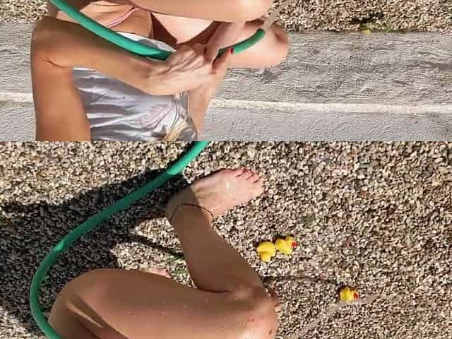Fingering my hawt blond snatch until I cum and urinate - Outdoor Amateur Miele Blanco