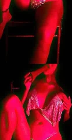 Amateur brunette double toying on webcam