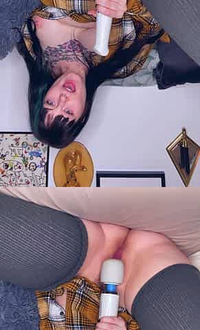 Sexy hottie Anetta Keys enjoys a solo toy masturbation
