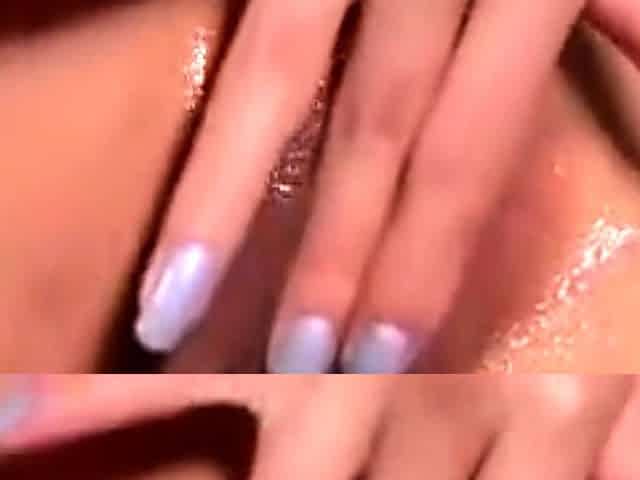Thai amateur Kanya rubs her soaking cunt