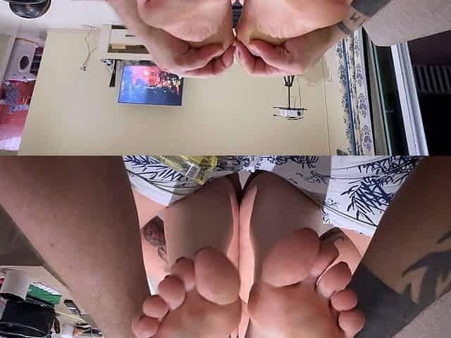 Flexible foot fetish masturbating with feet and hands