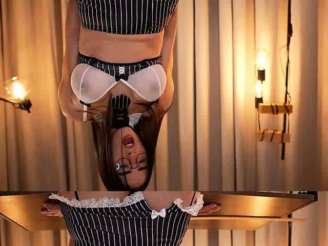 Amateur Webcam Teen Flashes Masturbates