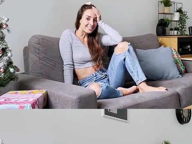 Sexy brunette enjoys ass-fuck masturbation and a shrieking