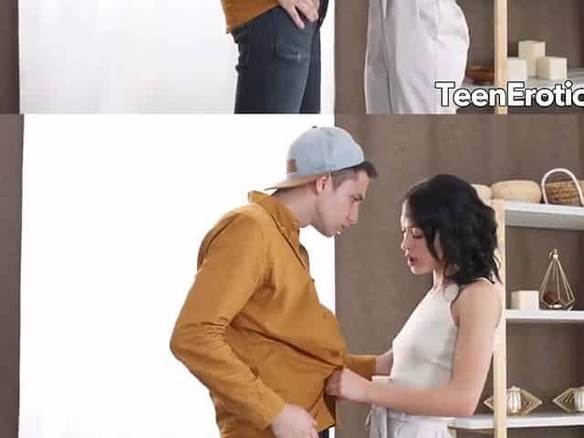 Teen 18+ Wants Her Tight Pussy Stretched With Knock Out