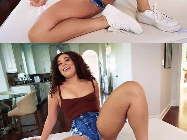 Hawt Feet Tease With Willow Ryder